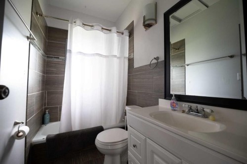 4813 54 Street, Athabasca, AB - Indoor Photo Showing Bathroom