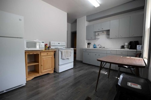 4813 54 Street, Athabasca, AB - Indoor Photo Showing Kitchen