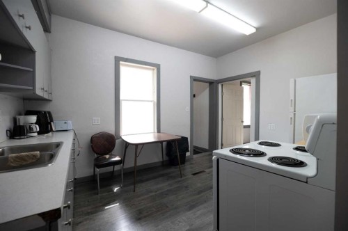 4813 54 Street, Athabasca, AB - Indoor Photo Showing Kitchen With Double Sink