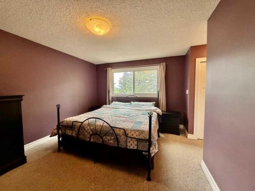 147 Seabolt Crescent, Hinton, AB - Indoor Photo Showing Bedroom