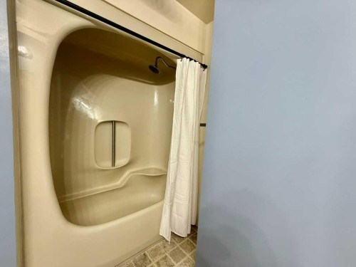 147 Seabolt Crescent, Hinton, AB - Indoor Photo Showing Bathroom