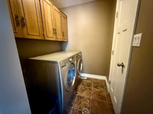 147 Seabolt Crescent, Hinton, AB - Indoor Photo Showing Laundry Room