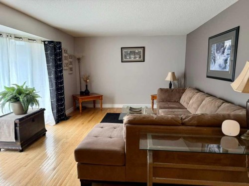 147 Seabolt Crescent, Hinton, AB - Indoor Photo Showing Living Room