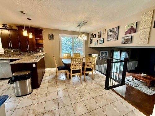 147 Seabolt Crescent, Hinton, AB - Indoor Photo Showing Dining Room