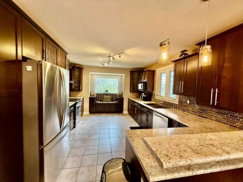 147 Seabolt Crescent, Hinton, AB - Indoor Photo Showing Kitchen