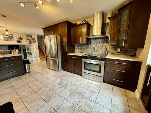 147 Seabolt Crescent, Hinton, AB - Indoor Photo Showing Kitchen With Stainless Steel Kitchen
