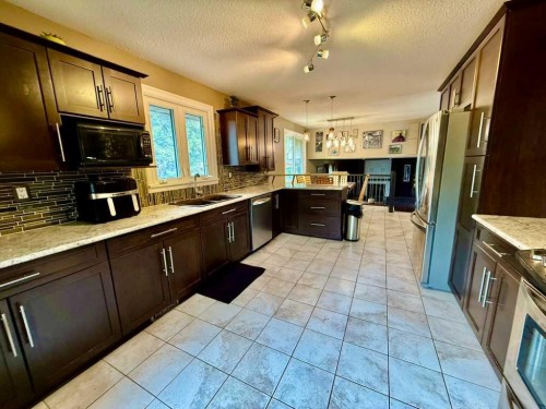 147 Seabolt Crescent, Hinton, AB - Indoor Photo Showing Kitchen