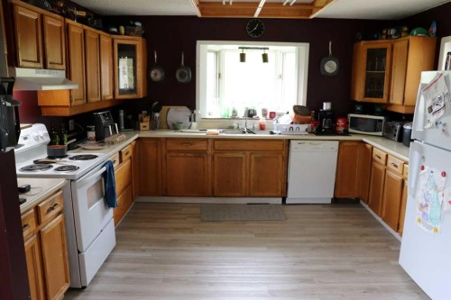 54525 Range Road 142B, Rural Yellowhead County, AB - Indoor Photo Showing Kitchen With Double Sink