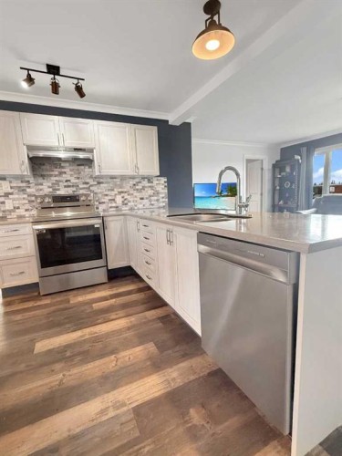 5302 50 Ave, Mayerthorpe, AB - Indoor Photo Showing Kitchen With Upgraded Kitchen