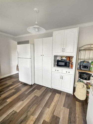 5302 50 Ave, Mayerthorpe, AB - Indoor Photo Showing Kitchen