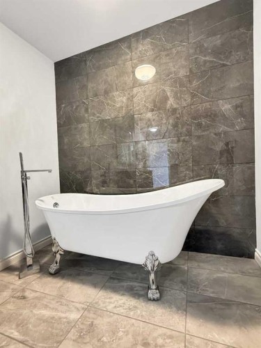 5302 50 Ave, Mayerthorpe, AB - Indoor