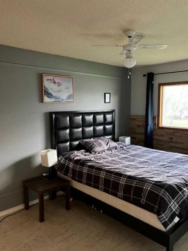 519 5 Avenue, Fox Creek, AB - Indoor Photo Showing Bedroom