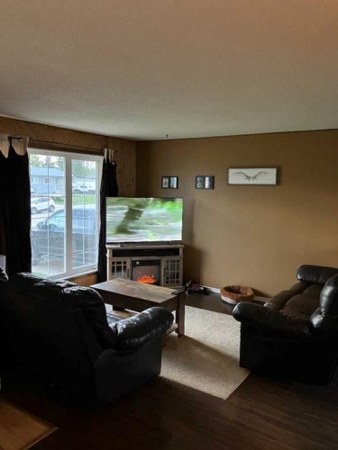 519 5 Avenue, Fox Creek, AB - Indoor Photo Showing Other Room