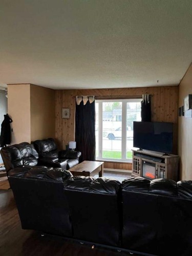 519 5 Avenue, Fox Creek, AB - Indoor Photo Showing Other Room