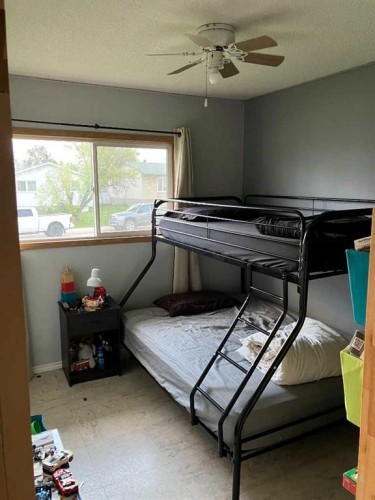519 5 Avenue, Fox Creek, AB - Indoor Photo Showing Bedroom