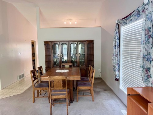 166 Hallam Drive, Hinton, AB - Indoor Photo Showing Dining Room