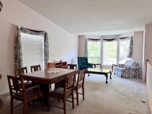 166 Hallam Drive, Hinton, AB - Indoor Photo Showing Dining Room