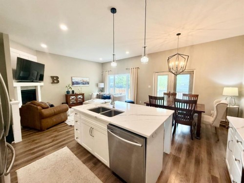108 Trestle Place, Hinton, AB - Indoor Photo Showing Kitchen With Double Sink With Upgraded Kitchen