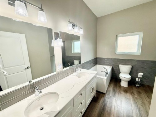 108 Trestle Place, Hinton, AB - Indoor Photo Showing Bathroom