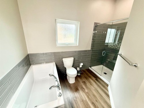 108 Trestle Place, Hinton, AB - Indoor Photo Showing Bathroom