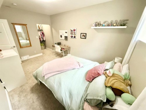 108 Trestle Place, Hinton, AB - Indoor Photo Showing Bedroom