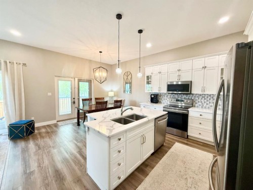 108 Trestle Place, Hinton, AB - Indoor Photo Showing Kitchen With Stainless Steel Kitchen With Double Sink With Upgraded Kitchen