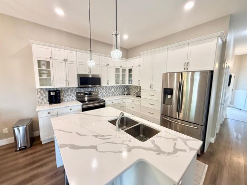 108 Trestle Place, Hinton, AB - Indoor Photo Showing Kitchen With Stainless Steel Kitchen With Double Sink With Upgraded Kitchen