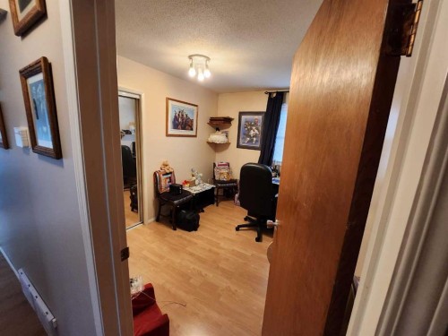 716 6 Avenue, Fox Creek, AB - Indoor
