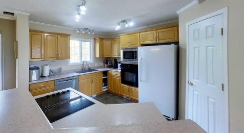 1-53018 Range Rd 175, Rural Yellowhead County, AB - Indoor Photo Showing Kitchen