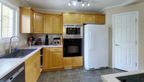 1-53018 Range Rd 175, Rural Yellowhead County, AB - Indoor Photo Showing Kitchen