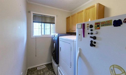 1-53018 Range Rd 175, Rural Yellowhead County, AB - Indoor Photo Showing Laundry Room