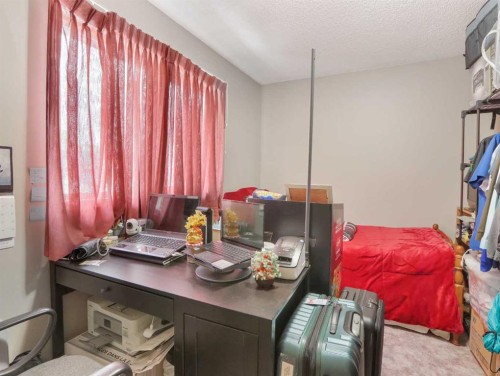 906 Main Street, Canmore, AB - Indoor Photo Showing Bedroom