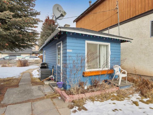 906 Main Street, Canmore, AB - Outdoor