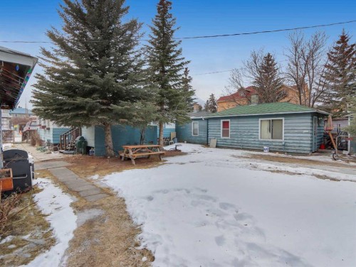 906 Main Street, Canmore, AB - Outdoor