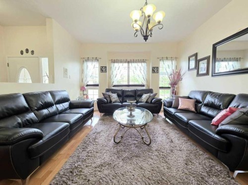 301 3 Avenue Ne, Slave Lake, AB - Indoor Photo Showing Living Room