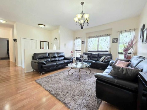 301 3 Avenue Ne, Slave Lake, AB - Indoor Photo Showing Living Room