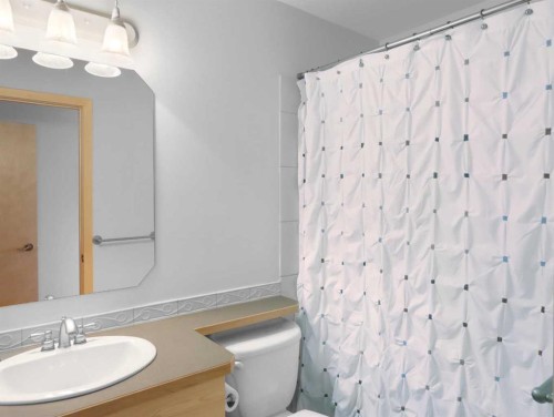 36-300 Eagle Terrace Road, Canmore, AB - Indoor Photo Showing Bathroom