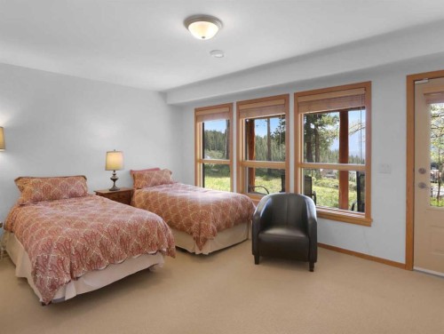 36-300 Eagle Terrace Road, Canmore, AB - Indoor Photo Showing Bedroom