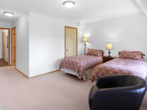 36-300 Eagle Terrace Road, Canmore, AB - Indoor Photo Showing Bedroom