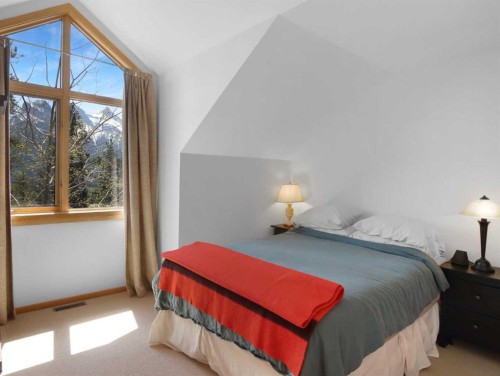 36-300 Eagle Terrace Road, Canmore, AB - Indoor Photo Showing Bedroom