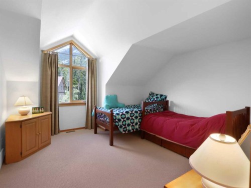 36-300 Eagle Terrace Road, Canmore, AB - Indoor Photo Showing Bedroom