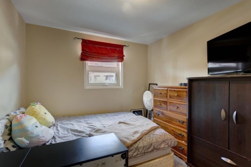 202-186 Kananaskis Way, Canmore, AB - Indoor Photo Showing Bedroom