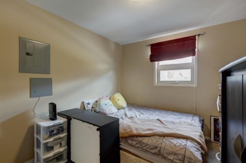 202-186 Kananaskis Way, Canmore, AB - Indoor Photo Showing Bedroom