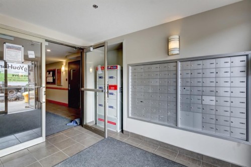 202-186 Kananaskis Way, Canmore, AB - Indoor Photo Showing Other Room