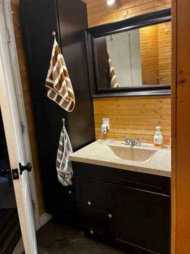 710 3 Avenue, Fox Creek, AB - Indoor