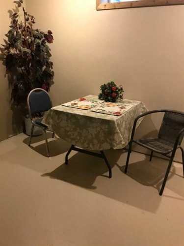 710 3 Avenue, Fox Creek, AB - Indoor