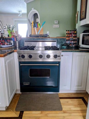 710 3 Avenue, Fox Creek, AB - Indoor Photo Showing Kitchen