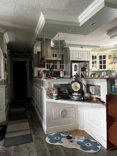 710 3 Avenue, Fox Creek, AB - Indoor Photo Showing Kitchen