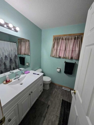 94 Harolds Hollow, Whitecourt, AB 