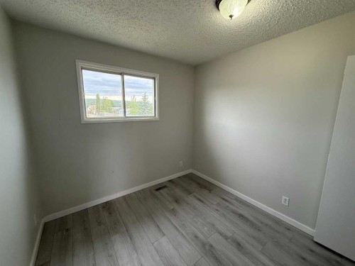 150 Sutherland Avenue, Hinton, AB - Indoor Photo Showing Other Room